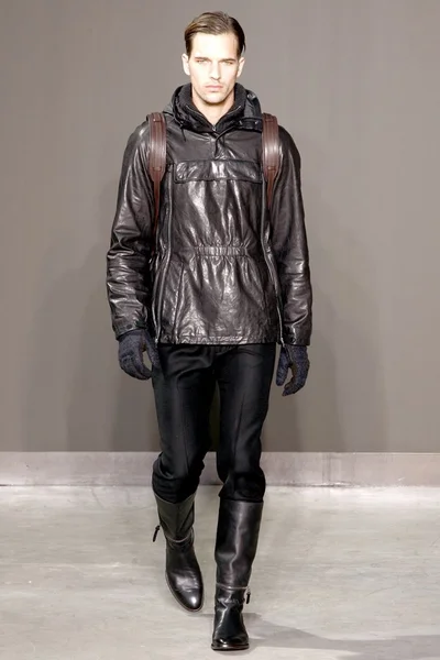 Look 11